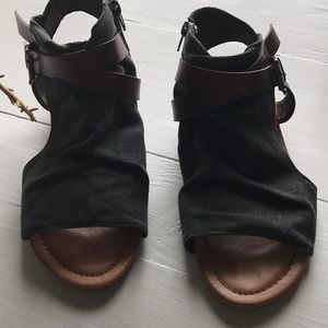 Zip in fabric/man made sandal